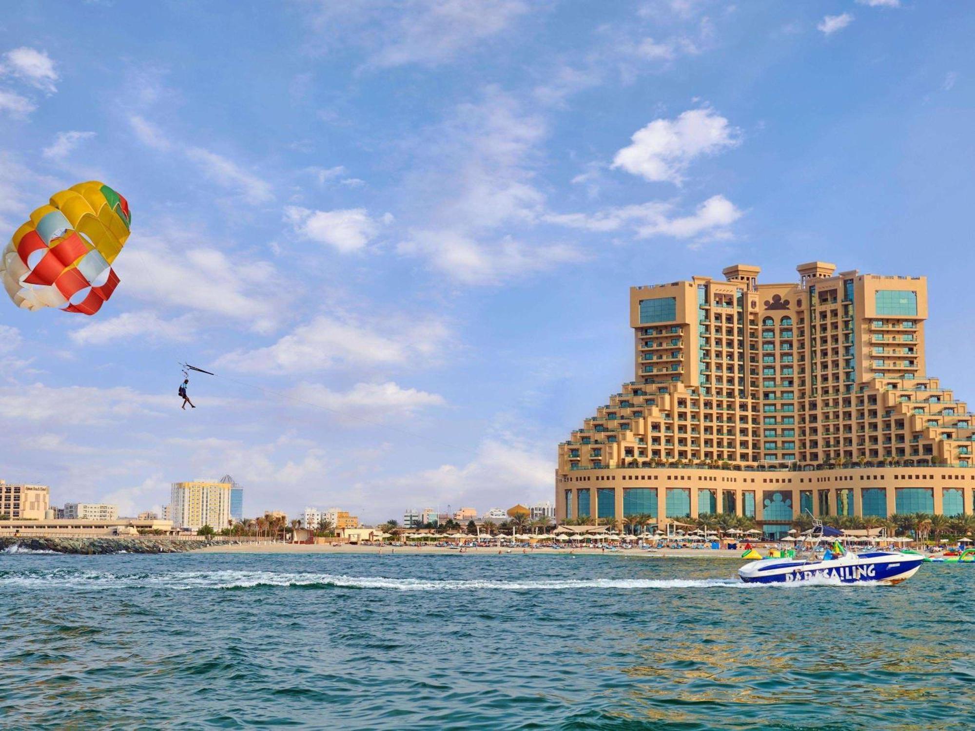 แฟร์มอนต์ อัจมาน Hotel ภายนอก รูปภาพ The Jumeirah Beach Hotel