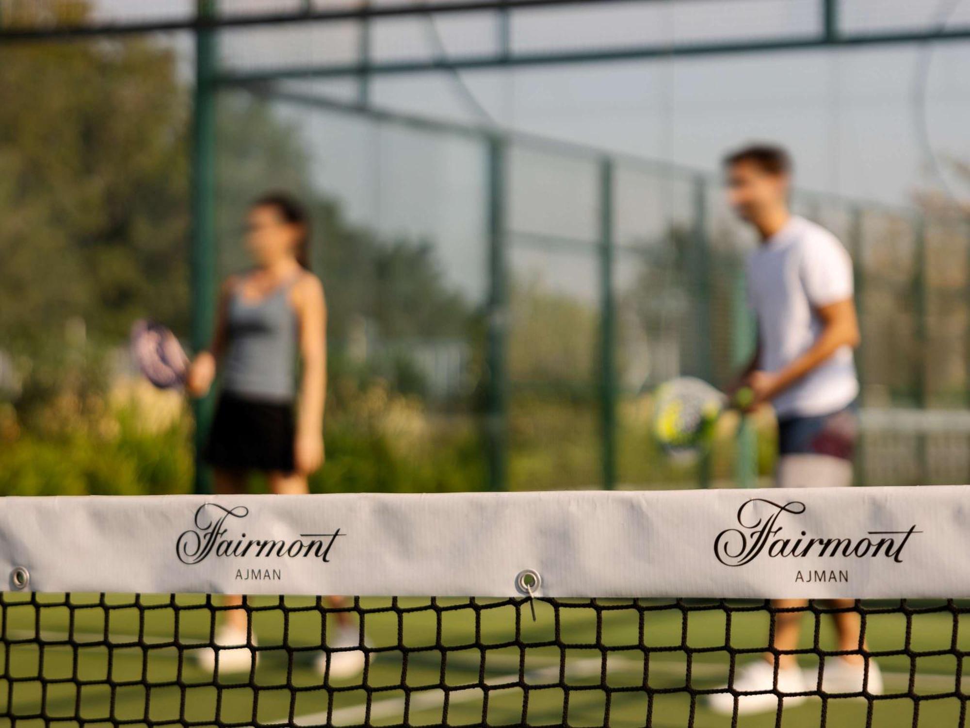 แฟร์มอนต์ อัจมาน Hotel ภายนอก รูปภาพ Tennis at Fairmont Ajman