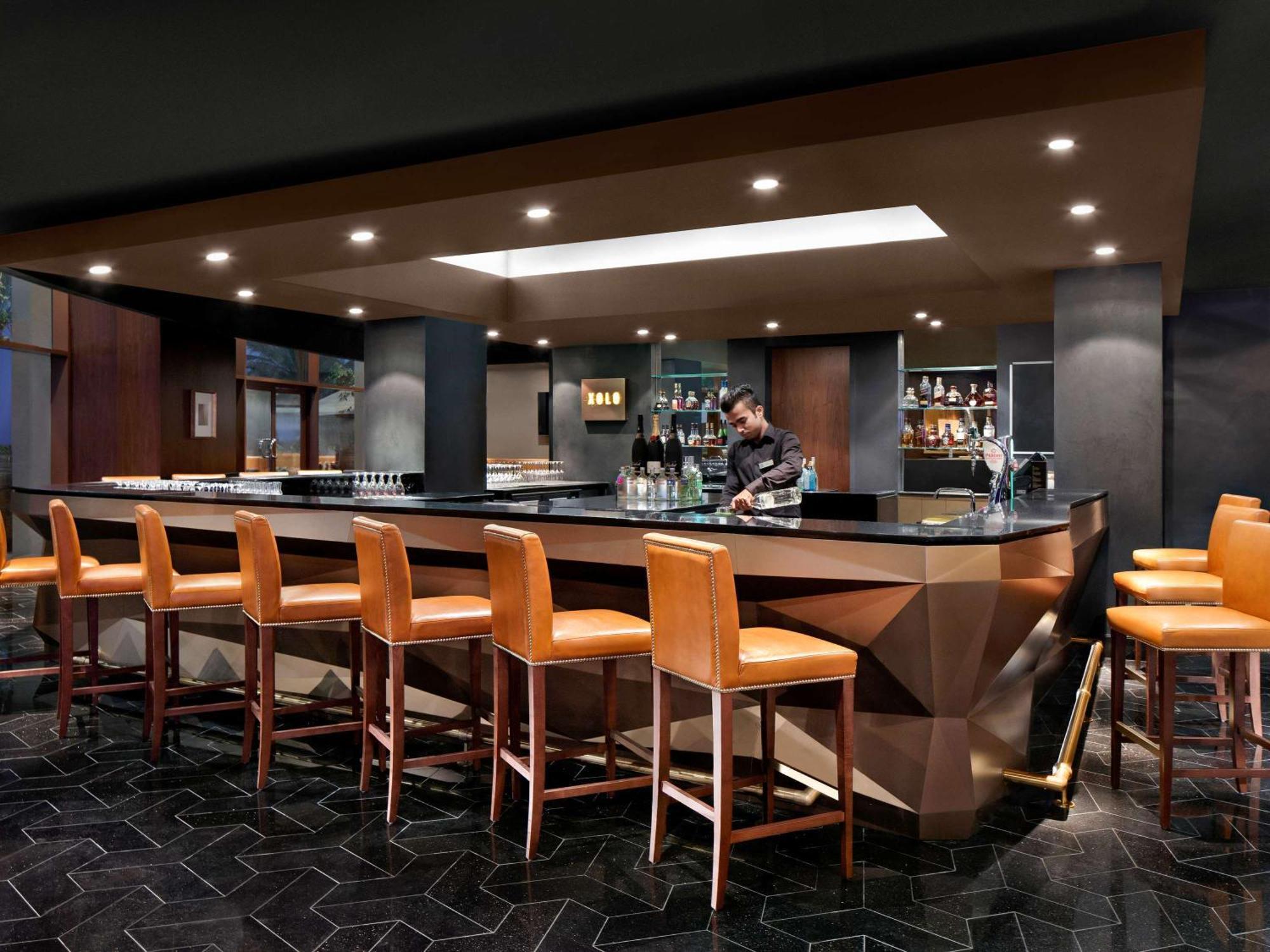 แฟร์มอนต์ อัจมาน Hotel ภายนอก รูปภาพ The bar at the lounge