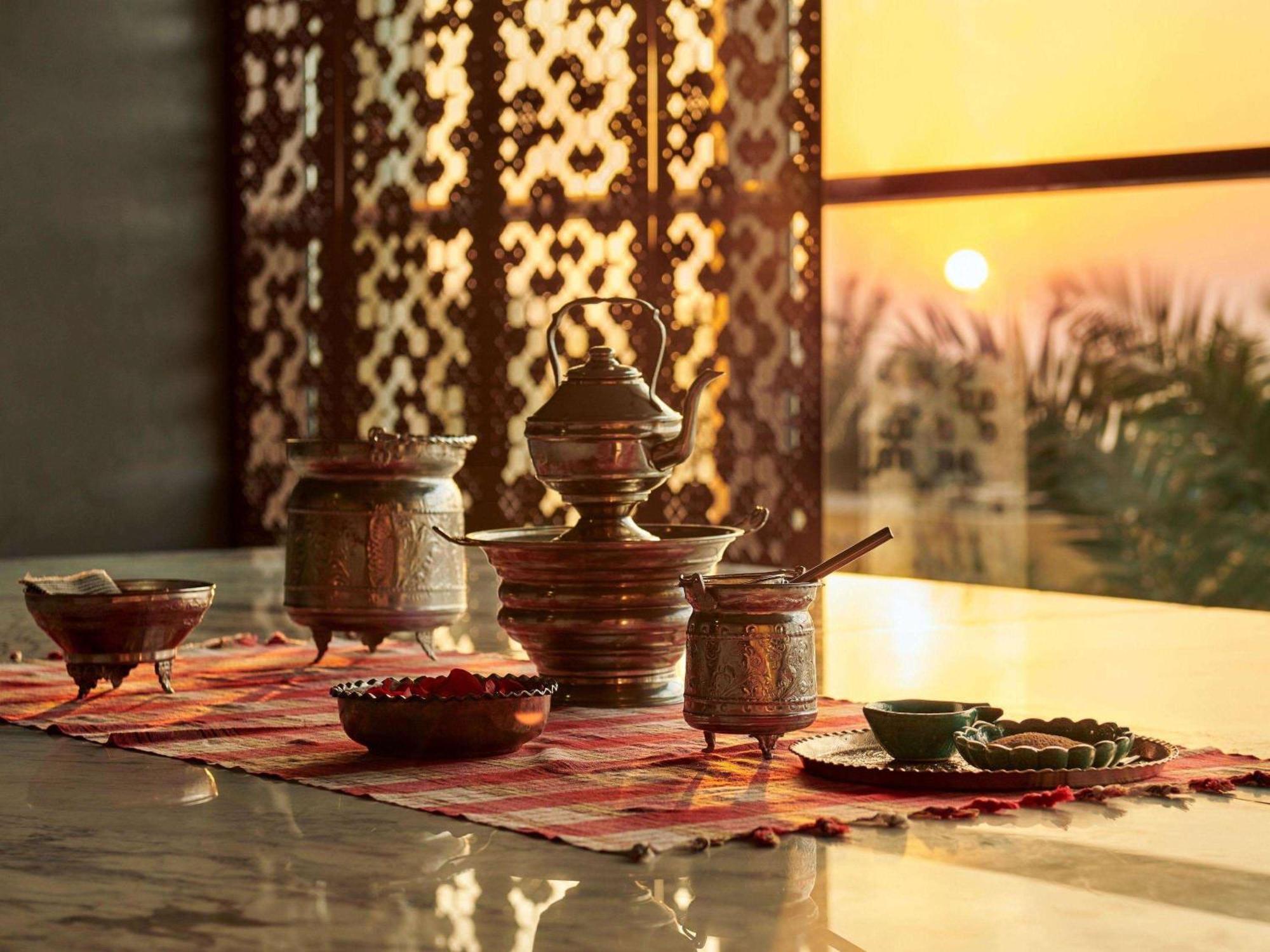 แฟร์มอนต์ อัจมาน Hotel ภายนอก รูปภาพ A traditional Moroccan tea set