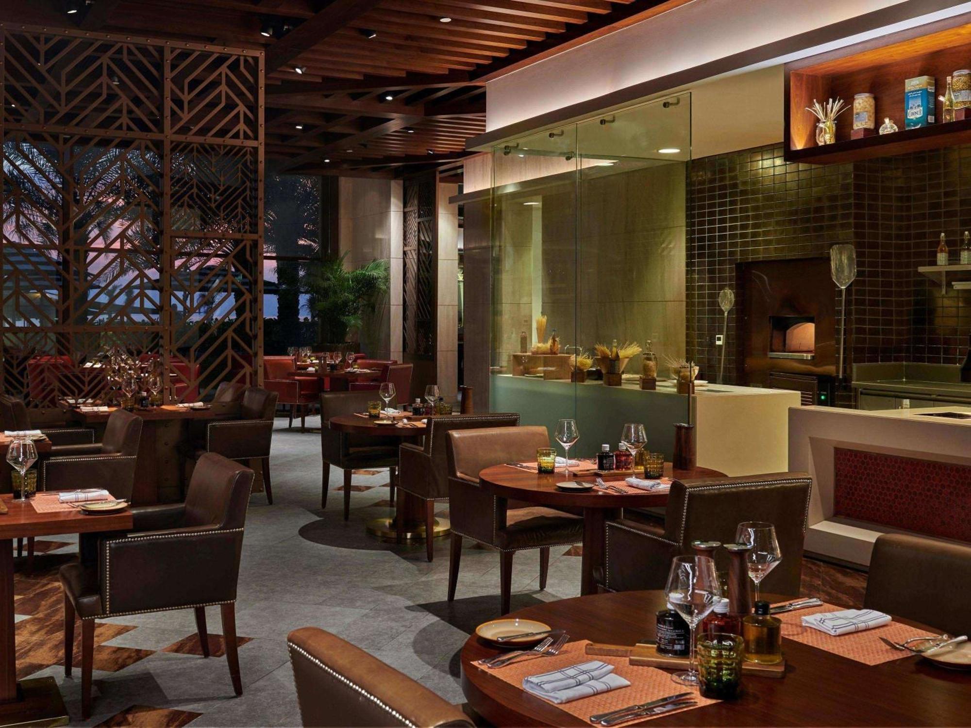 แฟร์มอนต์ อัจมาน Hotel ภายนอก รูปภาพ The interior of the restaurant
